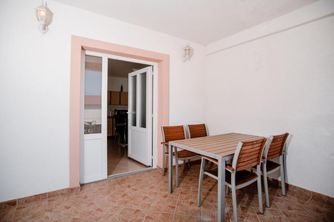 Apartmens Leona Karlobag Zewnętrze zdjęcie