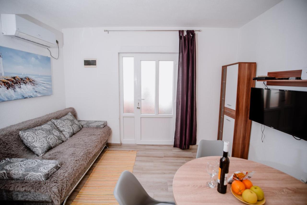 Apartmens Leona Karlobag Zewnętrze zdjęcie